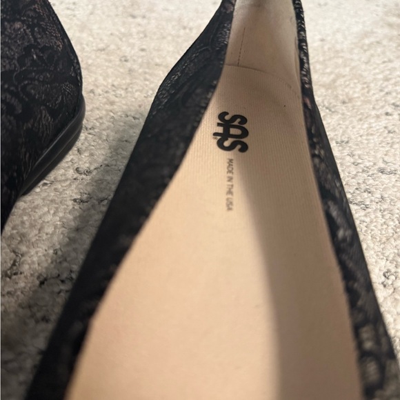 SAS NWOT 7.5 Wide “Scenic Slip) Women's Elegant Black metallic Lace pattern Flat - Picture 6 of 15